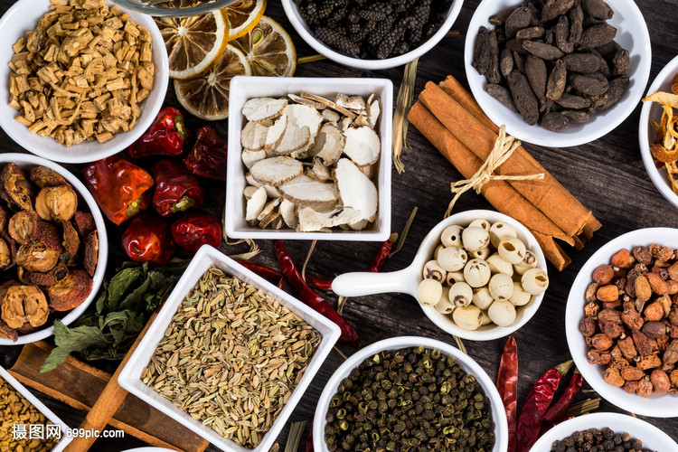 整齐排列的海底捞麻辣香料