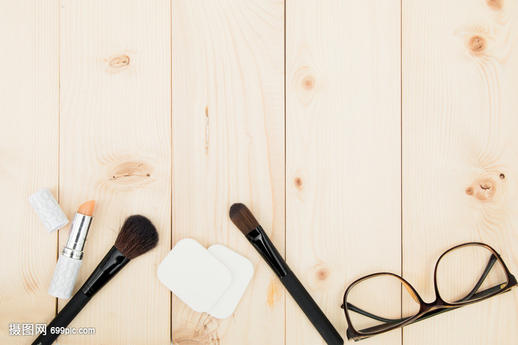 木纹背景化妆品道具平铺
