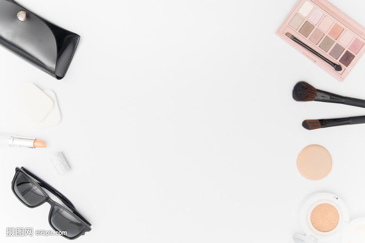 白底背景化妆品道具平铺