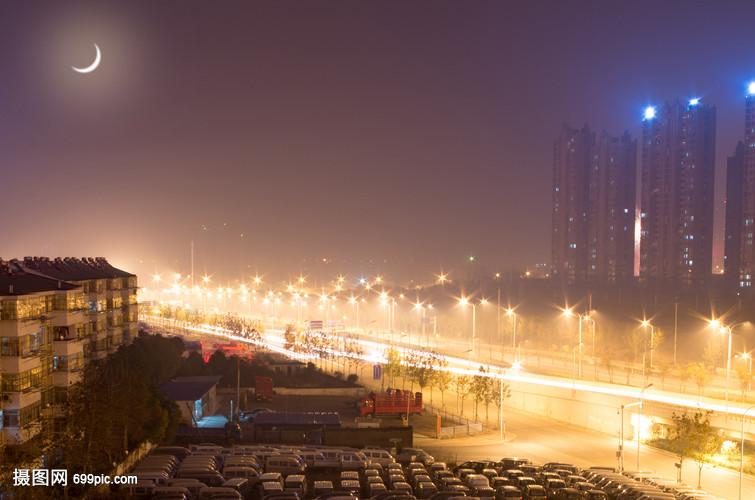 月夜下的城市