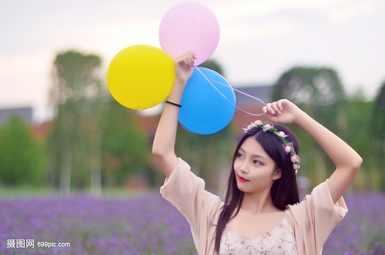 上海莫斯利安百草园拿气球的美女