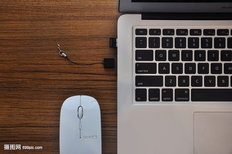 桌面上的苹果电脑