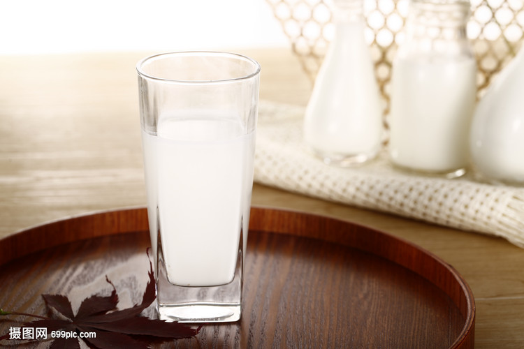 奶粉泡的牛奶