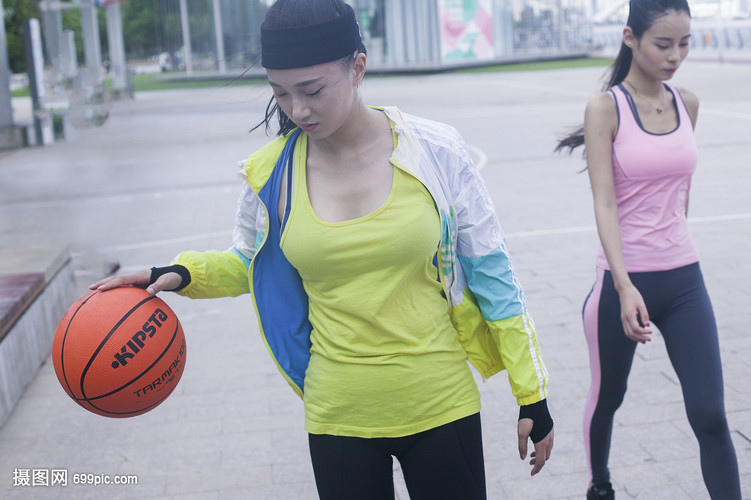 女生在户外一起打篮球女孩玩男图片