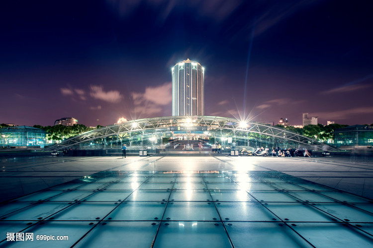 上海浦东新区政府大楼夜景