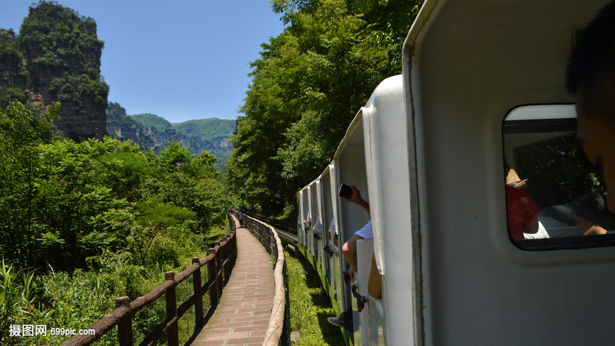 张家界十里画廊小火车