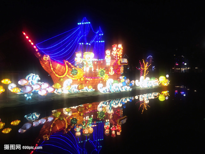 武汉欢乐谷花灯游船