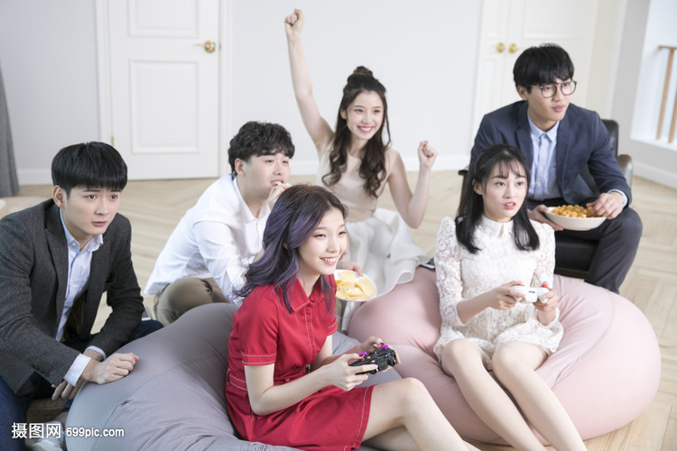 朋友们一起玩游戏
