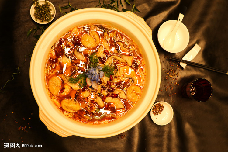 冬季的鱼肉火锅