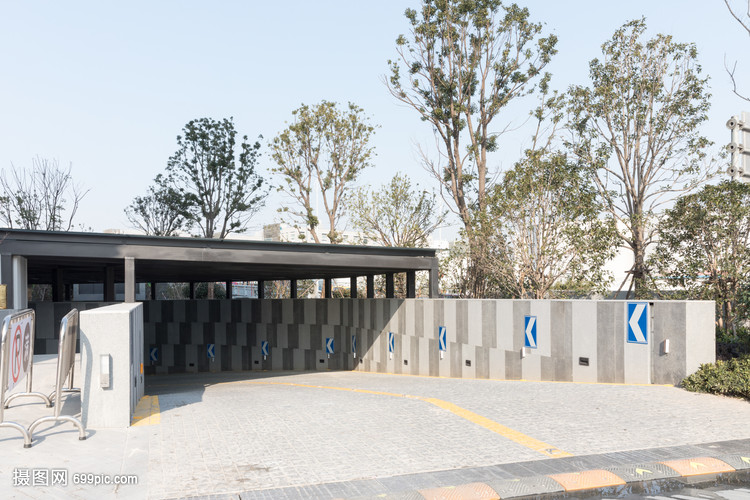 地下停车场入口