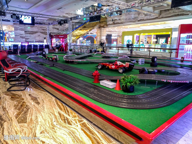 儿童赛车竞赛跑到
