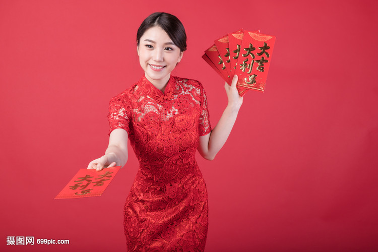 新春发红包的美女戏床头美女图片