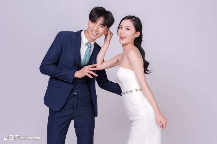 男生揪女生耳朵打闹犟女生脾气图片