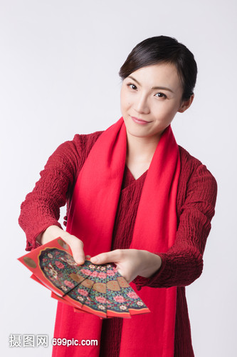 新春汉服美女递美女摇摇一红包图片
