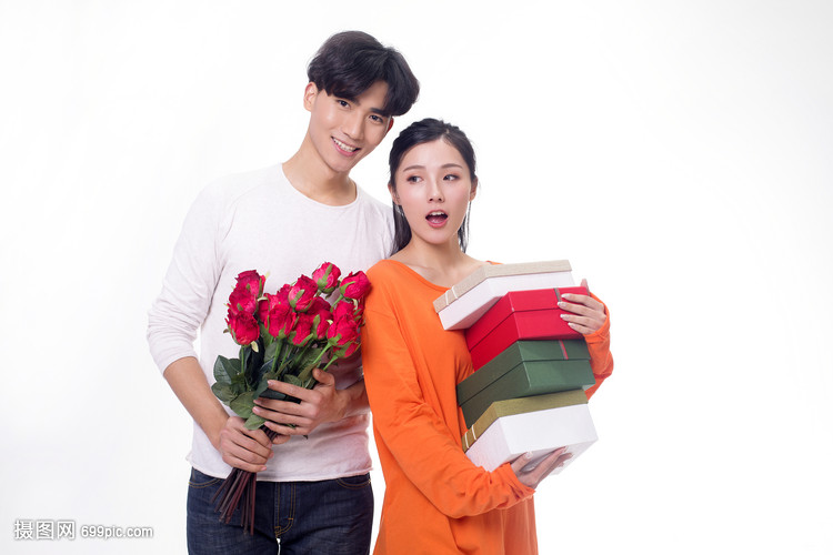 男生给女生送花送礼物
