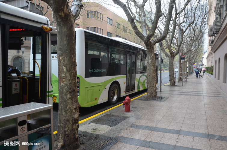 上海江苏路马路