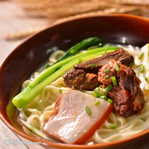 焖肉面