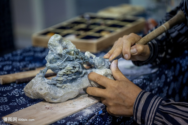 PG电子app新春走基层·文化中国行多彩非遗展 “浙”里年味浓