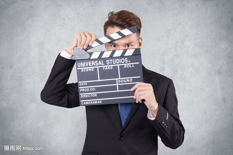 男人拍板电影场景