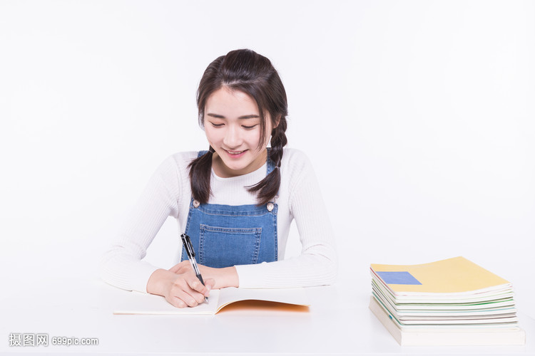 青春大学生写作业