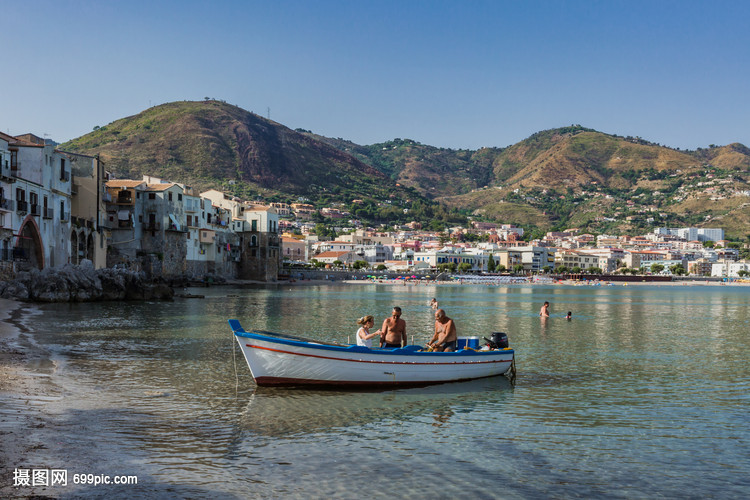 地中海边上的意大利旅游小镇