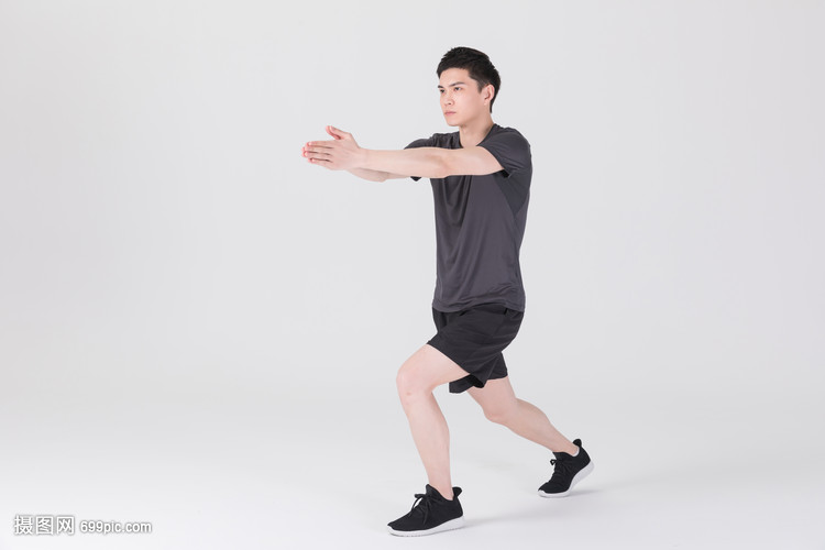 男性健身肢体拉伸热身动作