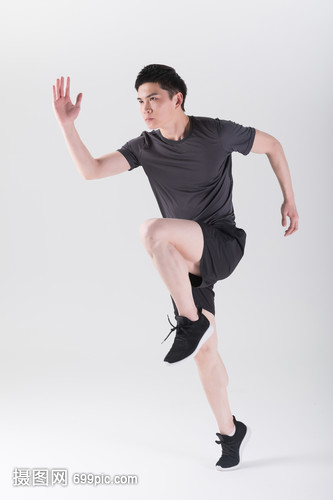 运动男性跑步赛跑动作