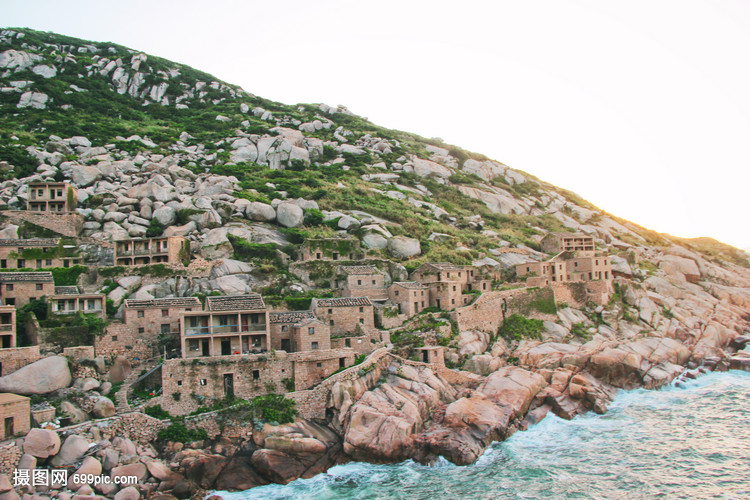 舟山东极岛东福山的荒村