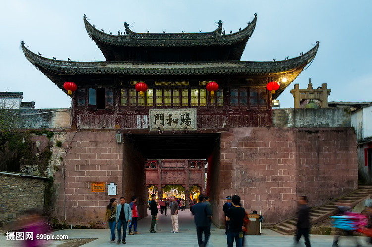 安徽徽州古城城门夜景