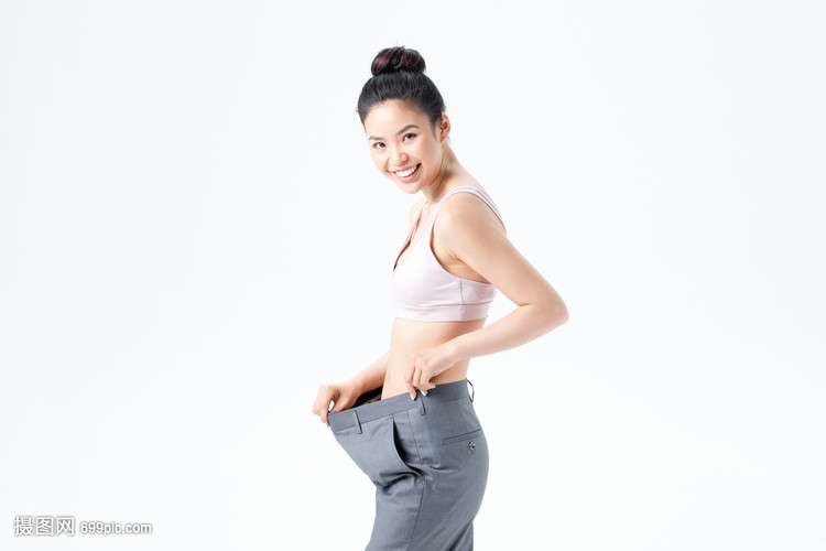 运动美女减肥成功宽松裤子