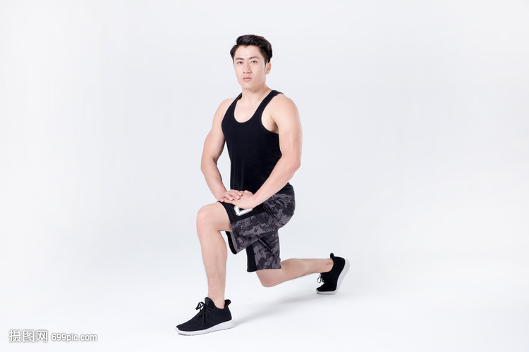 运动男性人像腿部拉伸热身