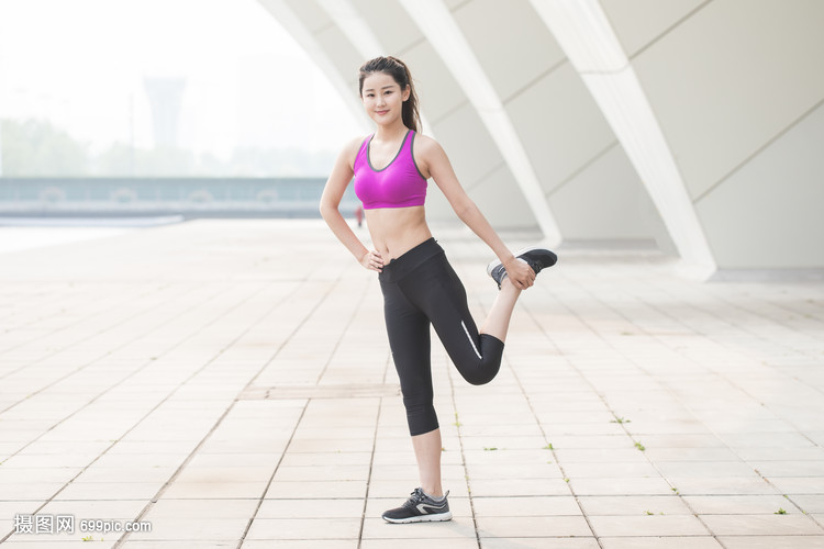 户外运动健身女性热身动作