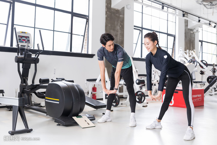 健身房运动健身拉伸热身动作