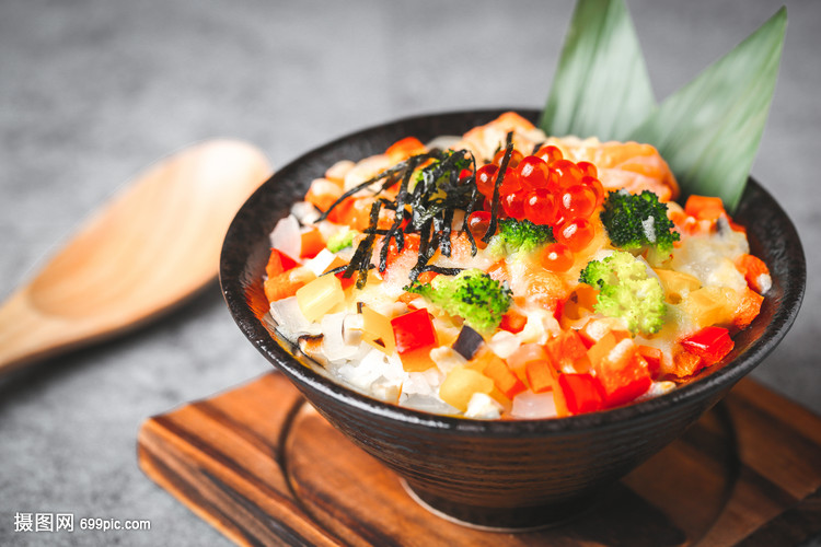 特色日式三文鱼鱼籽饭