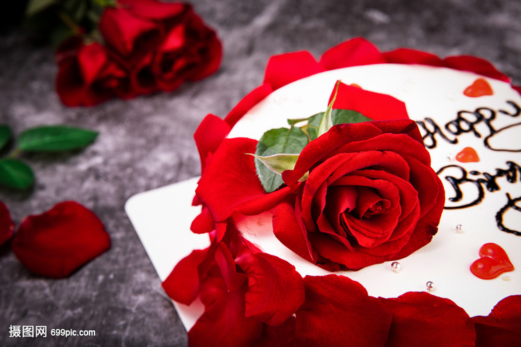 玫瑰奶油水果生日蛋糕