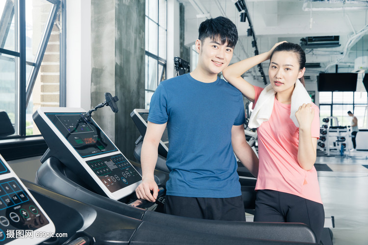 健身房跑步机运动男女人像