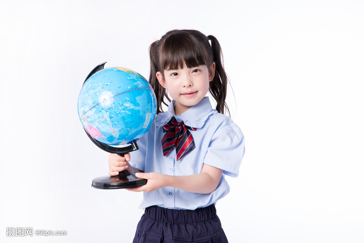 儿童教育小女孩地球仪