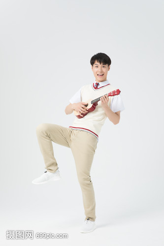 男性学生形象尤克里里音乐