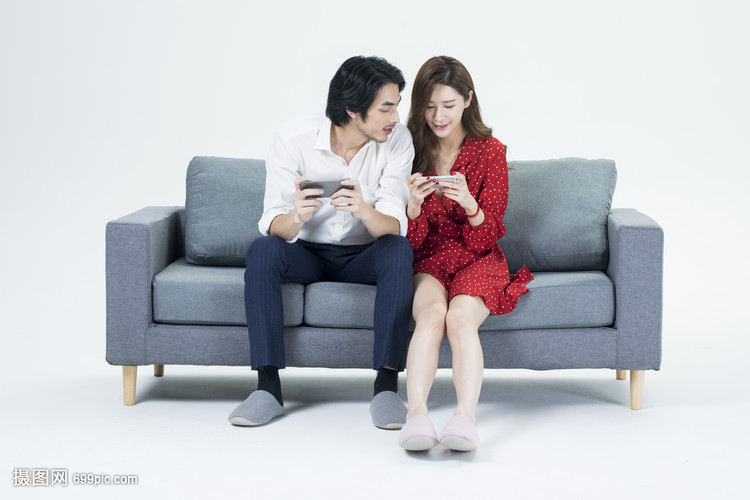 情侣手机玩游戏