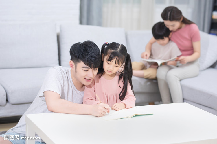 家庭教育陪伴孩子写作业