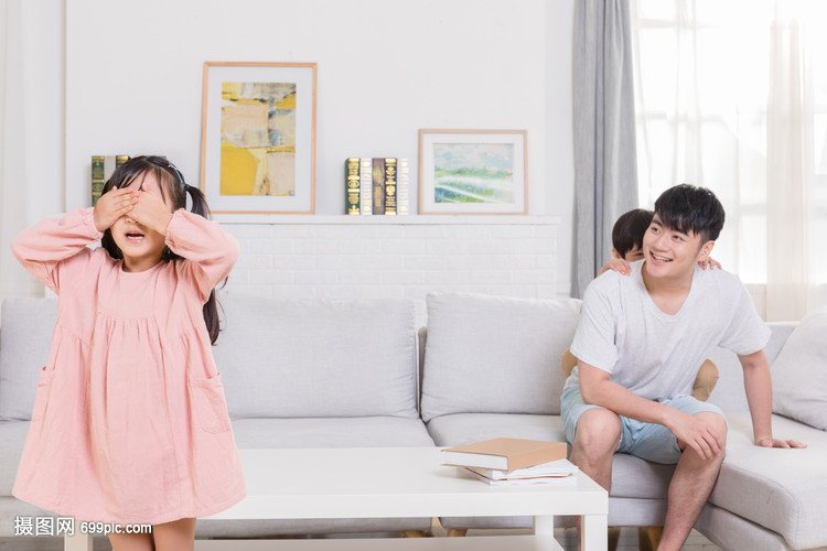 家庭生活捉迷藏游戏