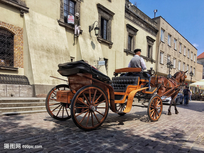 波兰首都华沙老城游览马车