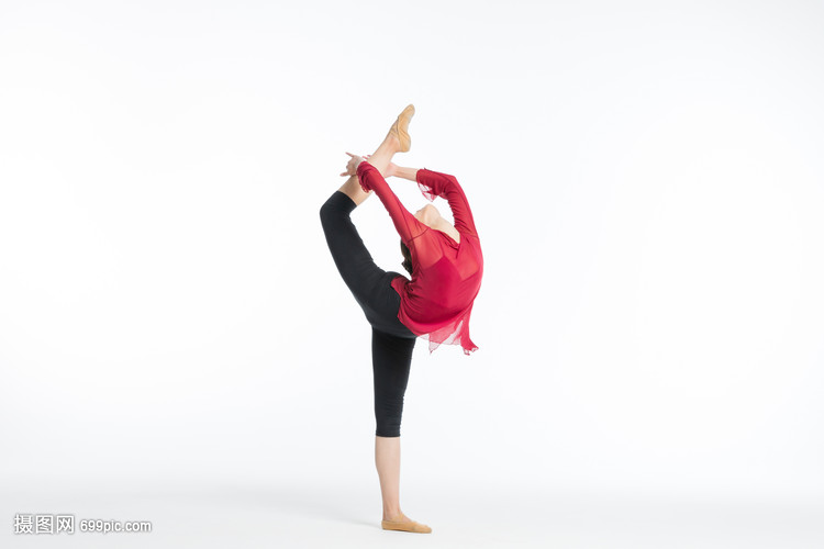 舞蹈美女后踢腿