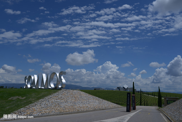 西班牙韦斯卡地区著名的索蒙塔若葡萄酒庄园