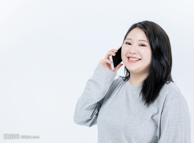 胖女生打电话女生尿短图片