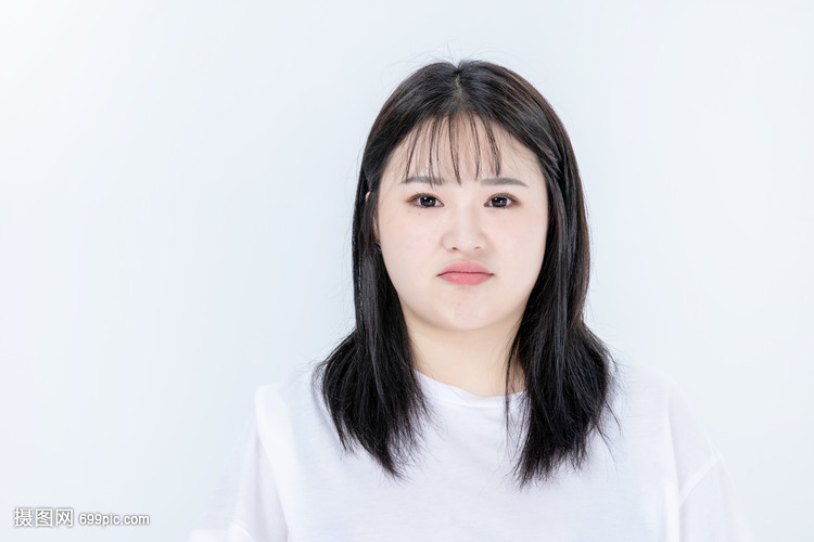 胖女生情绪致词节女生图片