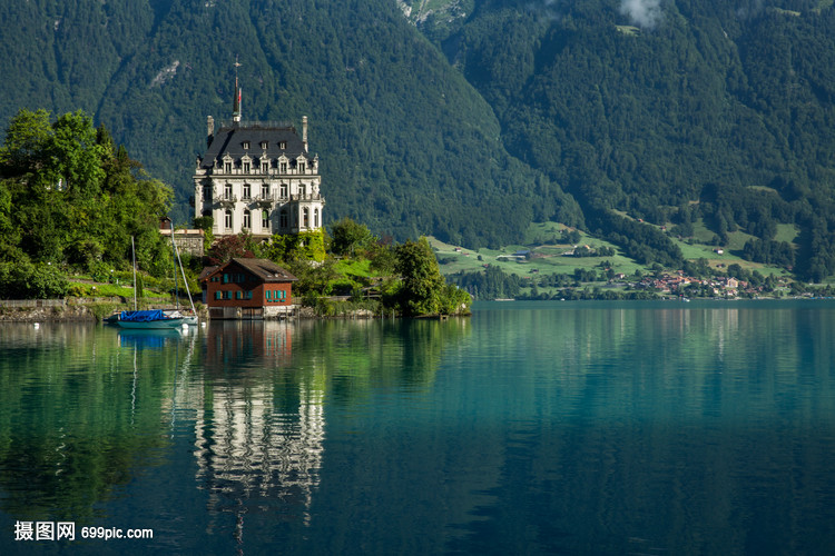 瑞士旅游景点因特拉肯湖风光