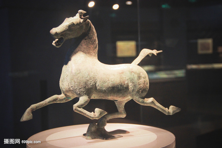 甘肃省博物馆镇馆之宝马踏飞燕
