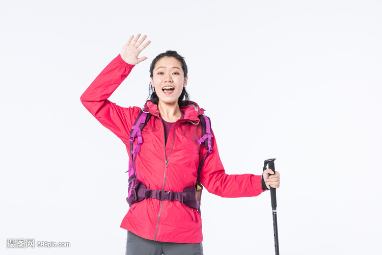 远足女性挥手