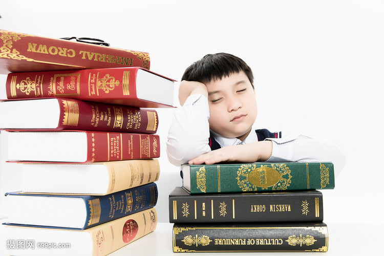 学习犯困的小学生